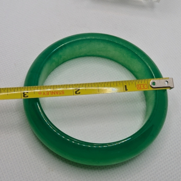 Green Jade Bangle Bracelet - Picture 6 of 7